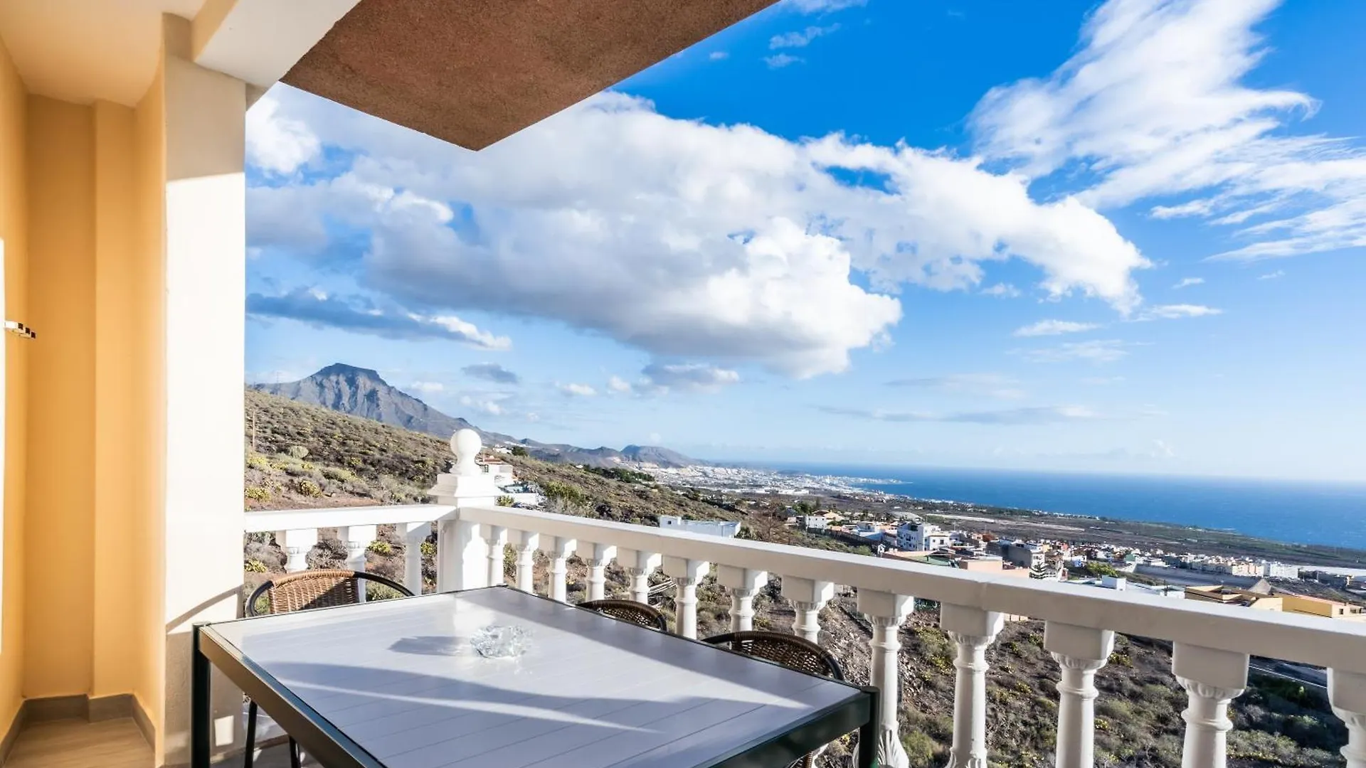 Los Menores Sea View 阿德耶 公寓式酒店