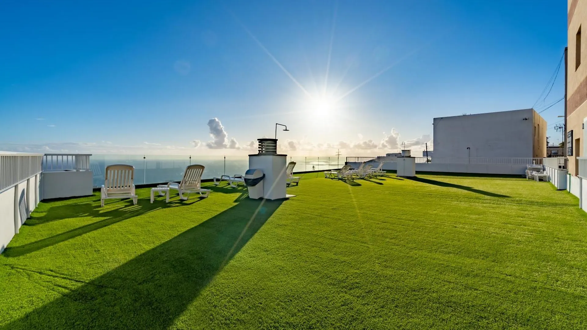 Los Menores Sea View 阿德耶 公寓式酒店