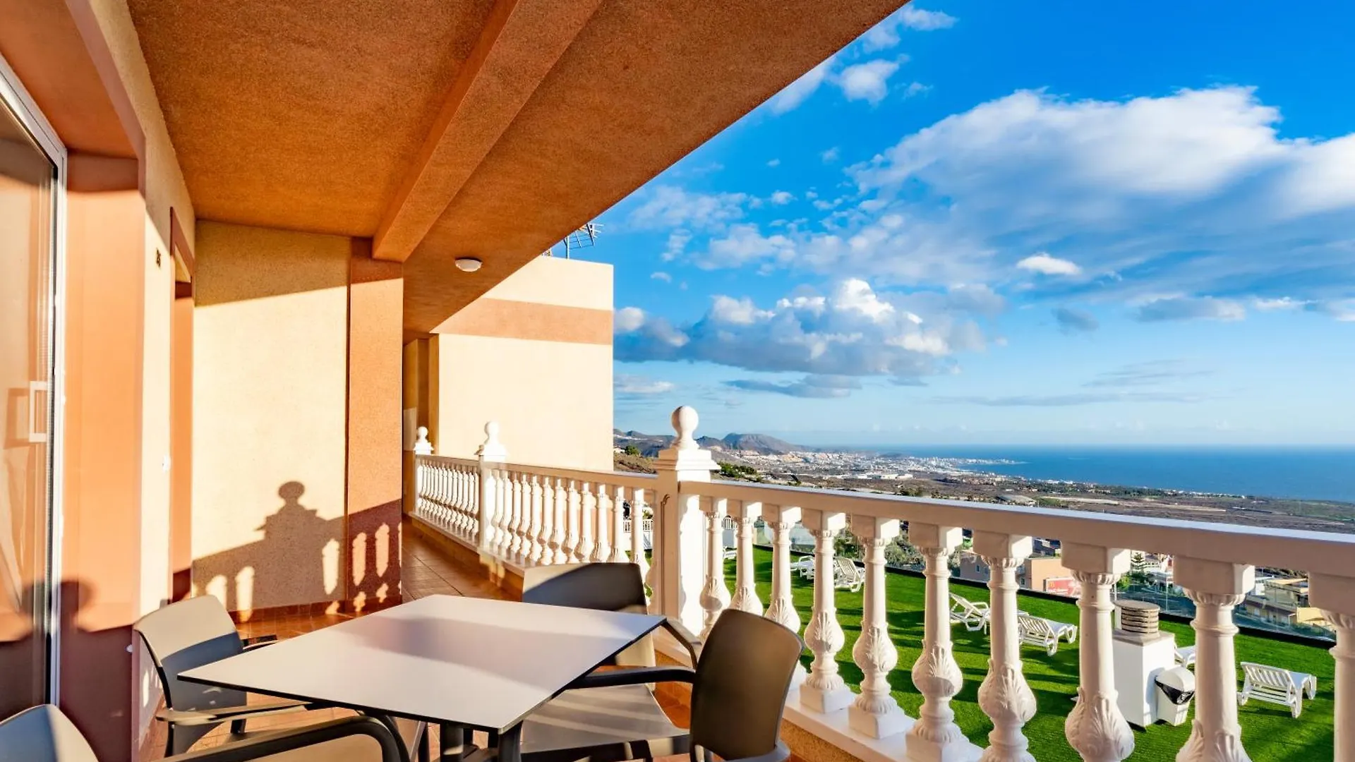 אדחה Los Menores Sea View ספרד