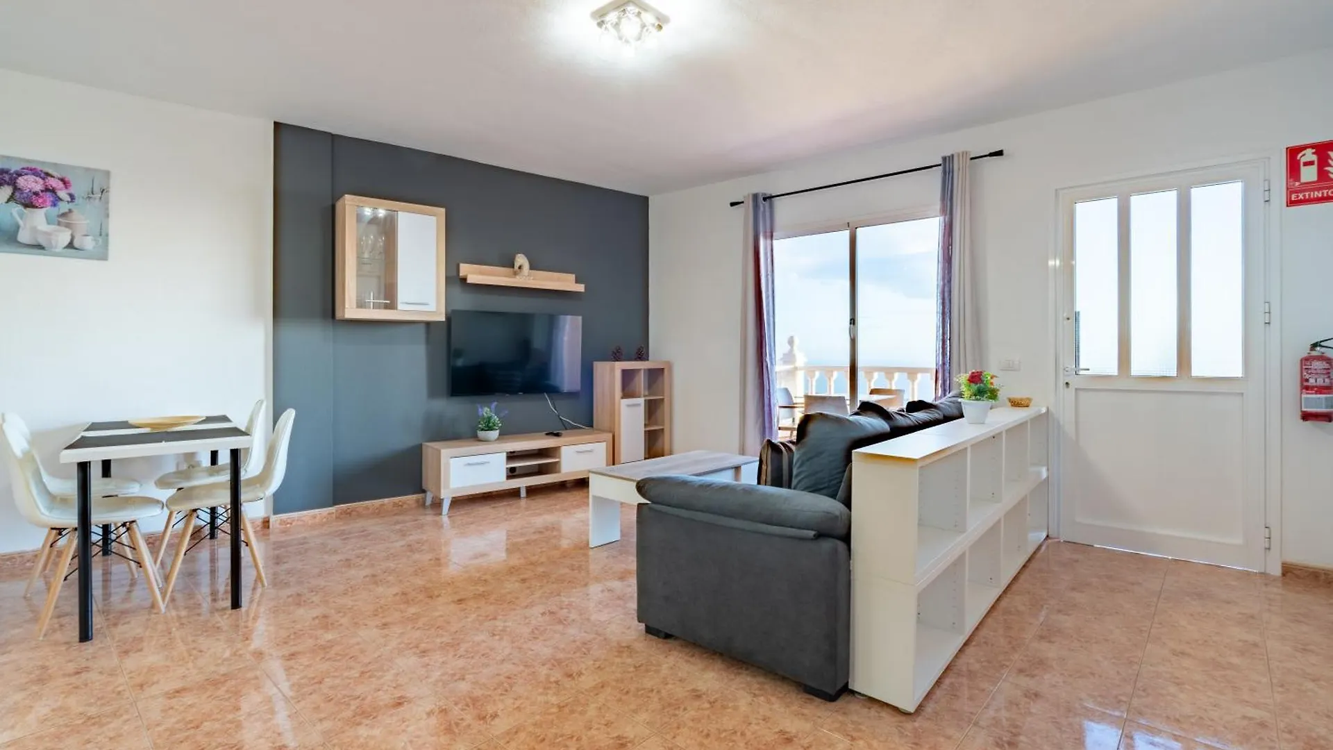 אדחה Los Menores Sea View