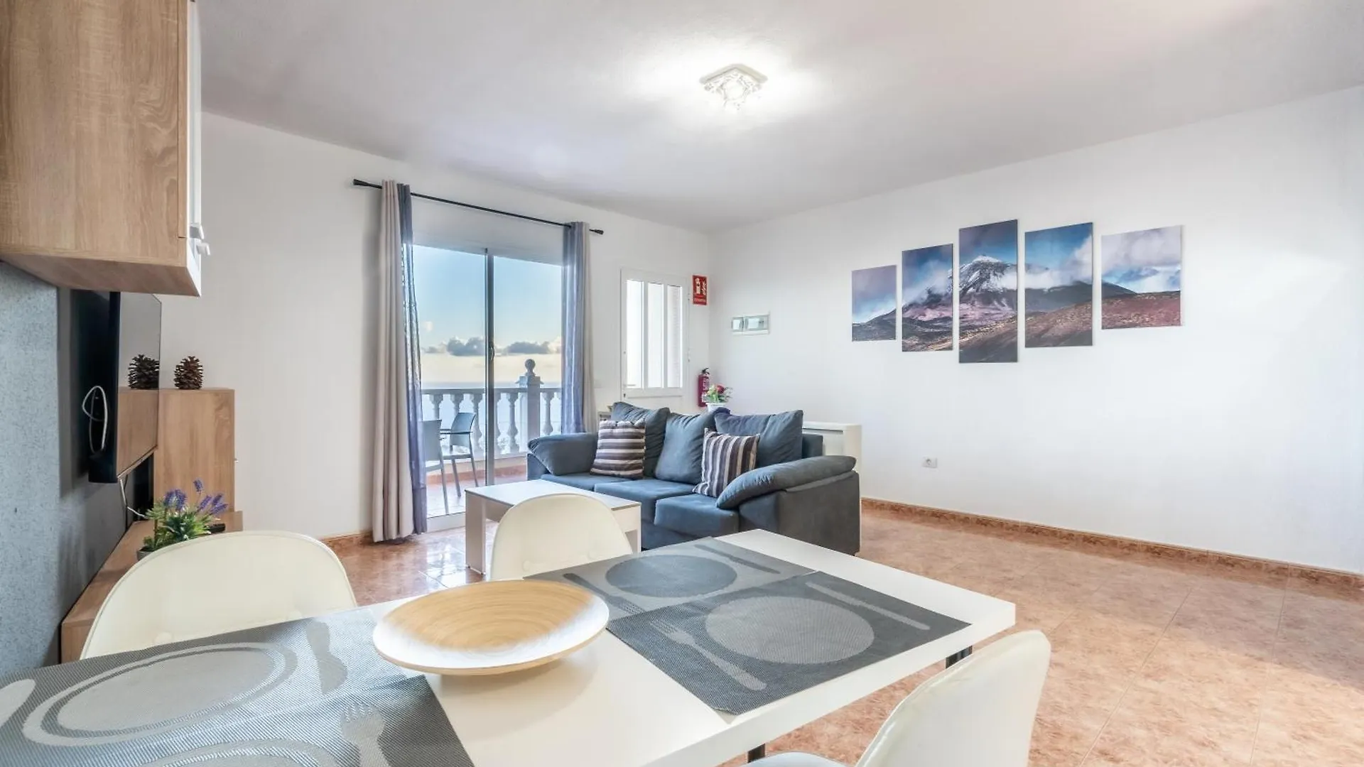 אדחה Los Menores Sea View ספרד